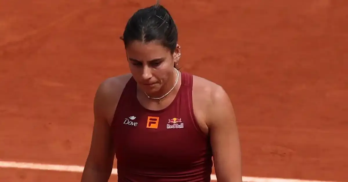 emma navarro suffers 6 0 6 1 upset in first round of french open