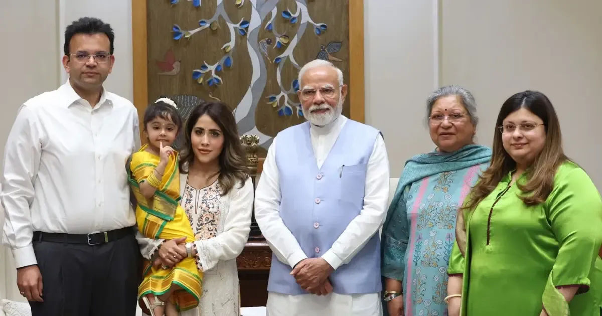 pm narendra modi met ddca president rohan jaitley and his family