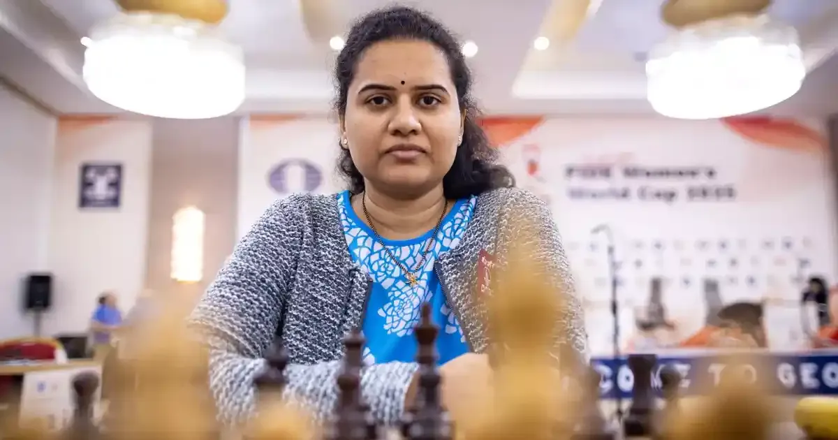 koneru humpy and divya deshmukh advance to round 4 vantika harika and vaishali to play tie breaks