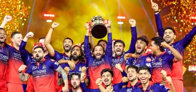 virat kohli insists rajat patidar to lift trophy first despite rcb skipper s request